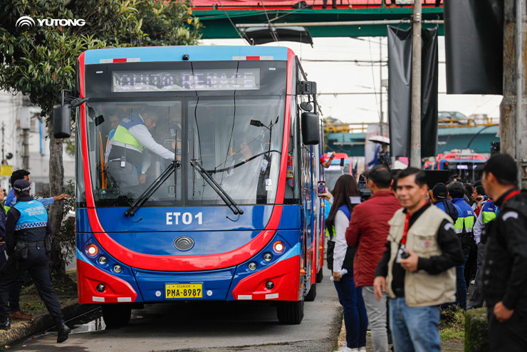 Les trolleybus à double propulsion Yutong font leurs débuts historiques à Quito