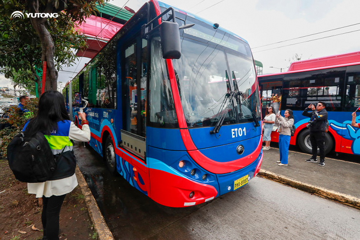 Les trolleybus à double propulsion Yutong font leurs débuts historiques à Quito