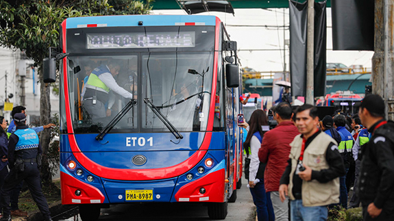 Les trolleybus à double propulsion Yutong font leurs débuts historiques à Quito