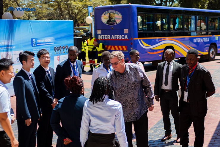 Par Afrique pour lAfrique : Lancement du bus Yutong D14