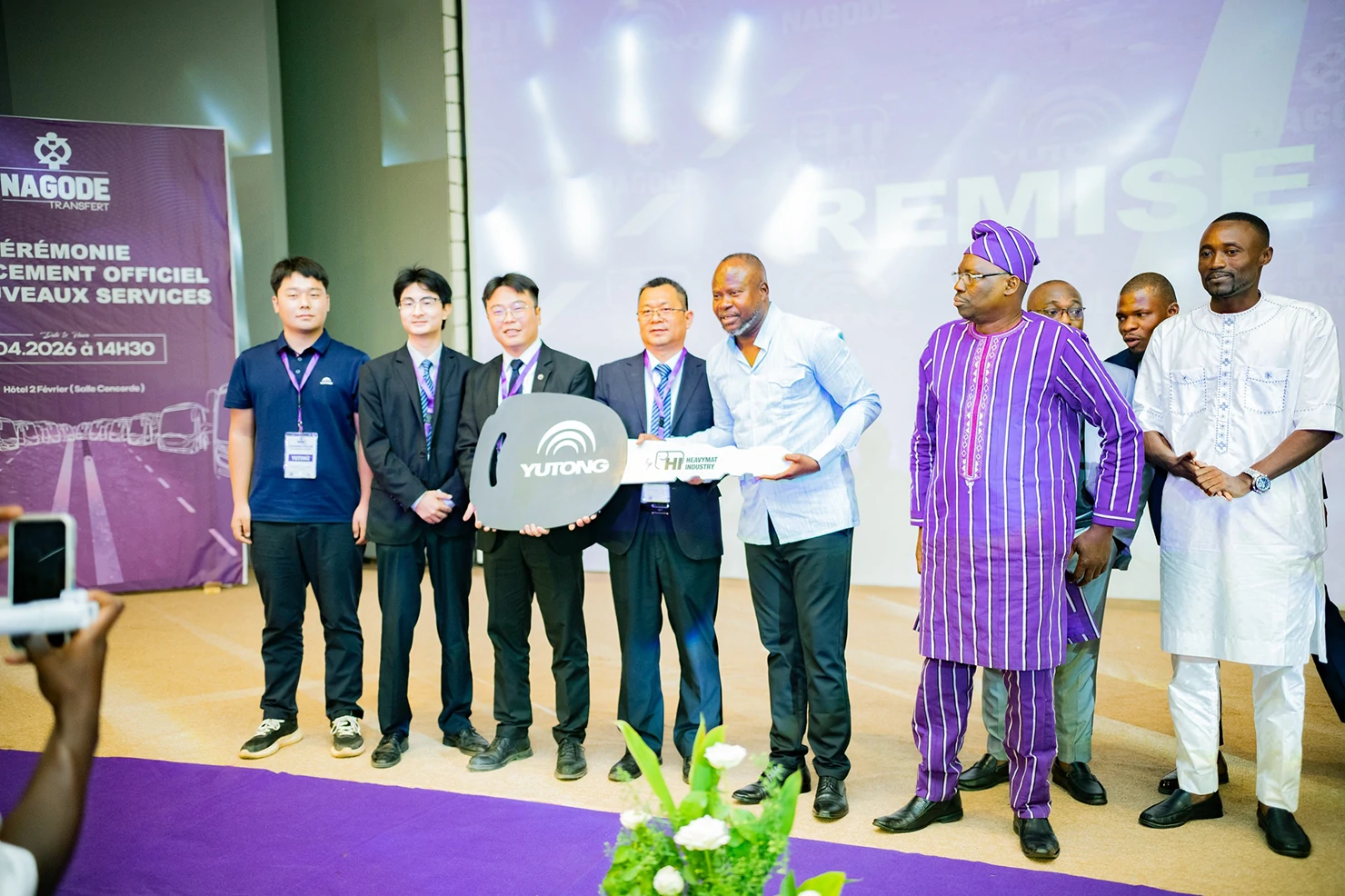 Yutong livre 60 véhicules au Togo pour permettre à lopérateur local Nagode Transfert de lancer officiellement ses services de transport de passagers premium Yutong livre 60 véhicules au Togo pour permettre à lopérateur local Nagode Transfert de lancer officiellement ses services de transport de passagers premium