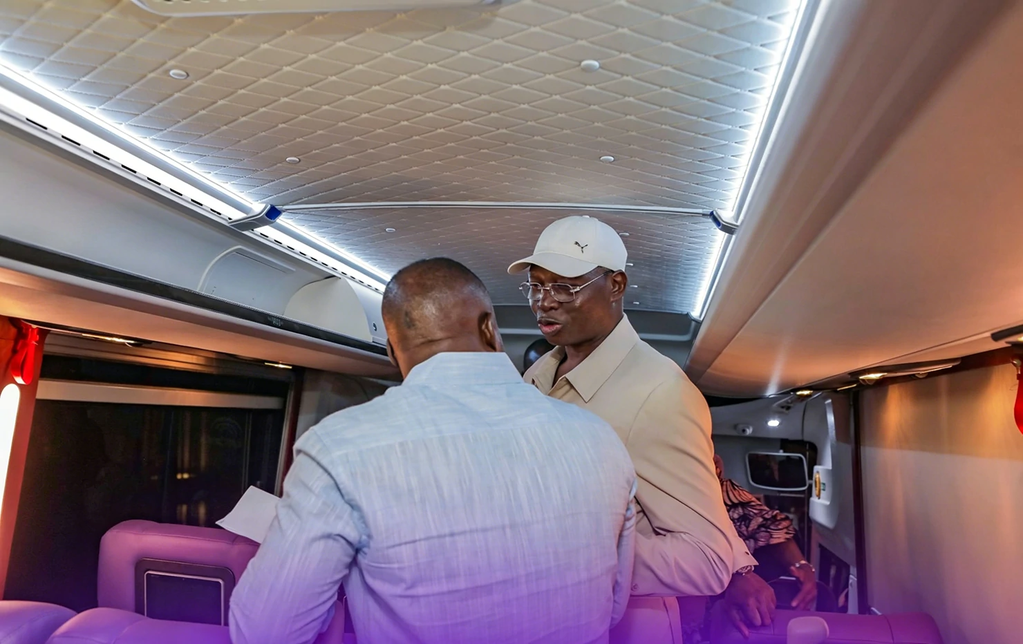 Yutong livre 60 véhicules au Togo pour permettre à lopérateur local Nagode Transfert de lancer officiellement ses services de transport de passagers premium Yutong livre 60 véhicules au Togo pour permettre à lopérateur local Nagode Transfert de lancer officiellement ses services de transport de passagers premium