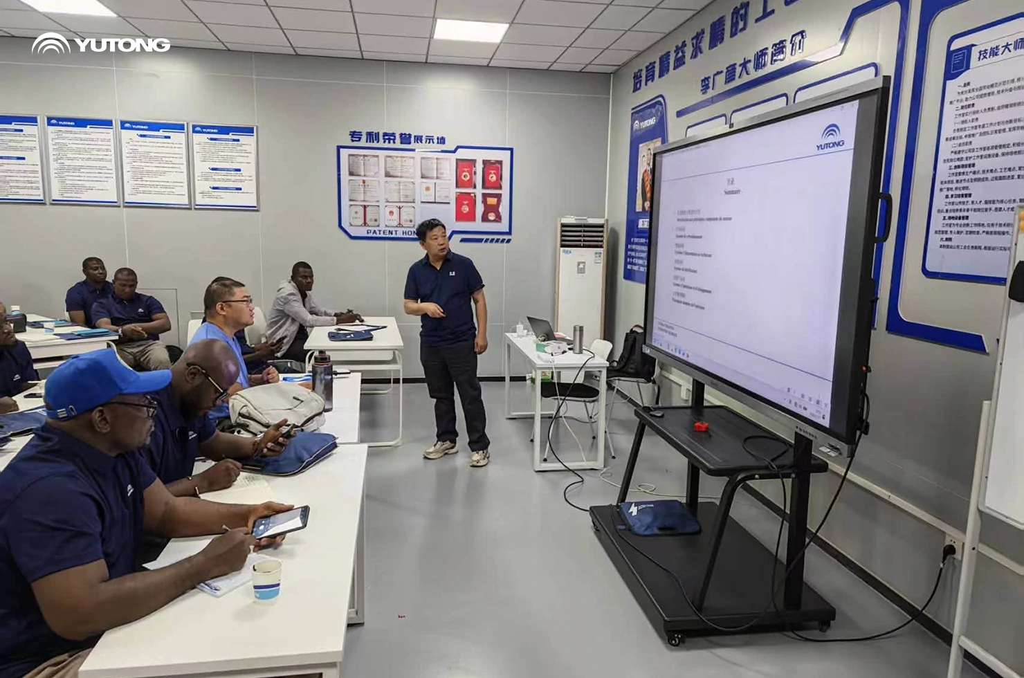 Yutong achève une formation technique de deux semaines pour des mécaniciens de plusieurs pays africains au siège de Zhengzhou