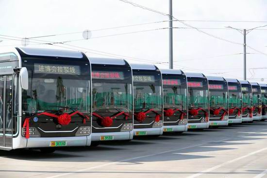 Les 440 bus intelligents connectés au réseau de YUTONG brillent sur l’Exposition internationale d’importation de la Chine