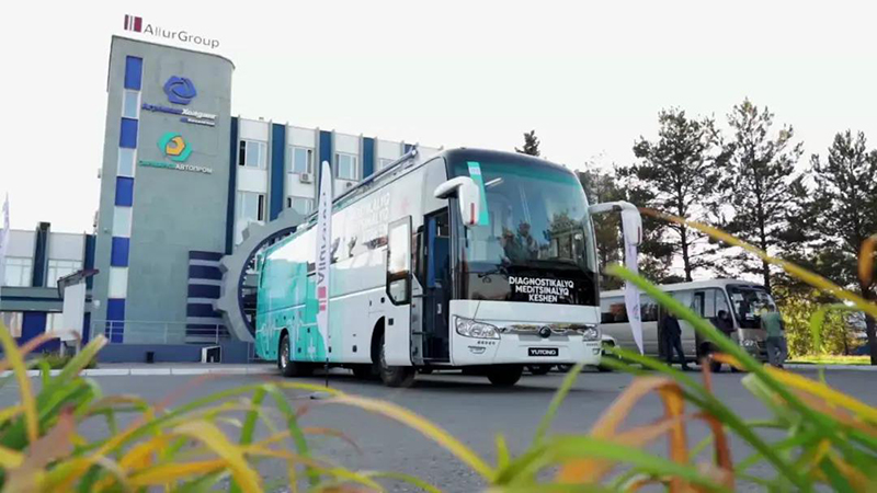 La plus grande livraison mondiale! 100 véhicules dexamen physique Yutong arrivent au Kazakhstan pour lutter contre le COVID-19