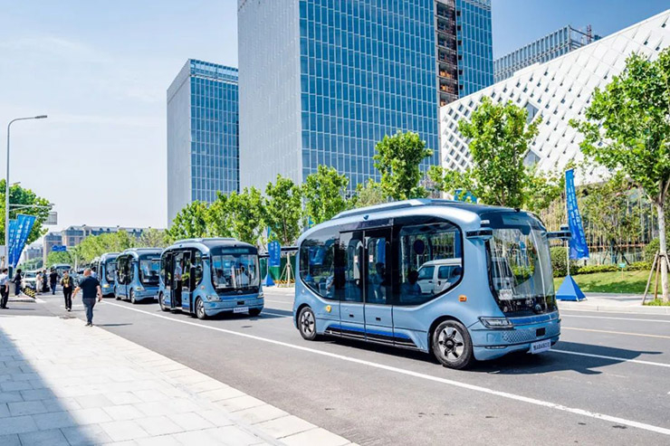 Le Premier ministre singapourien Lee Hsien Loong a pris le bus intelligent Yutong Xiaoyu