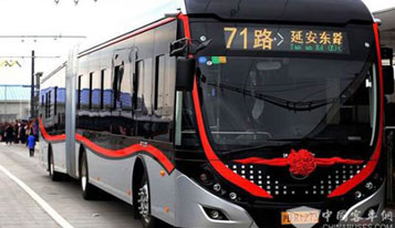 “Etre en action” de l’autobus Yutong de Trolleybus à double source à Shanghai, transport commun à capacité moyenne cherche la voie de la réformation du transport dans la métropole