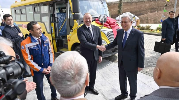 L’autobus scolaire Yutong a été offert à l’Azerbaïdjan en tant que cadeau d’État