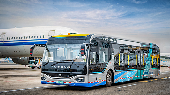 Avec l'intelligence verte pour aider à la construction d'aéroports dans le monde, l’autobus électrique aéroportuaire Yutong innove un nouveau record