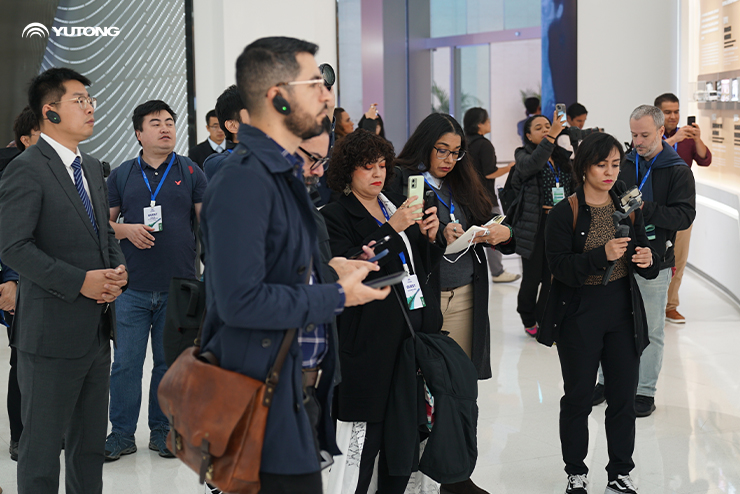 Une mission de médias de dix pays dAmérique latine se rend à Yutong pour mettre laccent sur linnovation technologique des nouvelles énergies