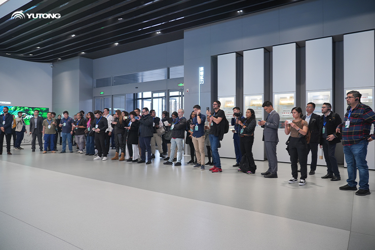 Une mission de médias de dix pays dAmérique latine se rend à Yutong pour mettre laccent sur linnovation technologique des nouvelles énergies