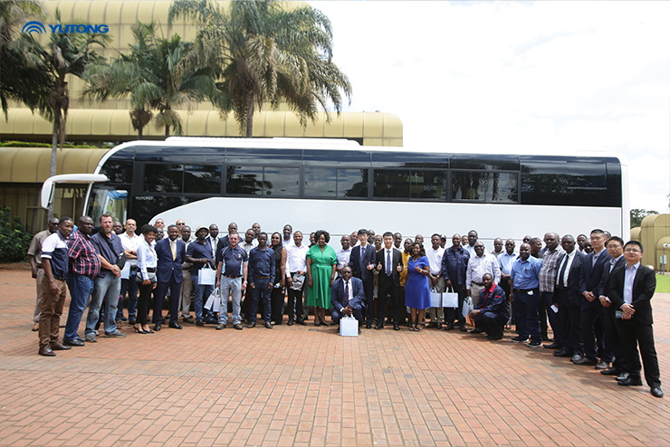 Yutong a organisé une conférence de lancement du C12PRO au Zimbabwe