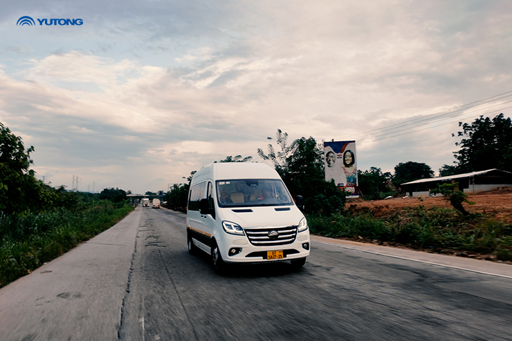 Yutong Van simpose sur les routes ghanéennes : fiabilité, efficacité énergétique et confort !