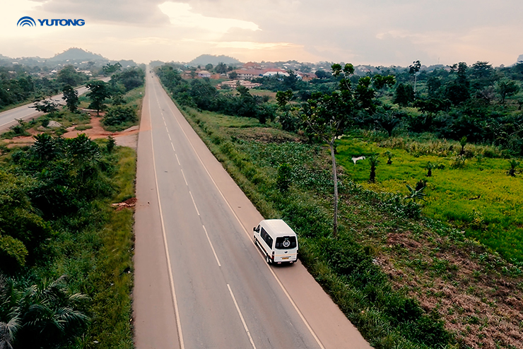 Yutong Van simpose sur les routes ghanéennes : fiabilité, efficacité énergétique et confort !