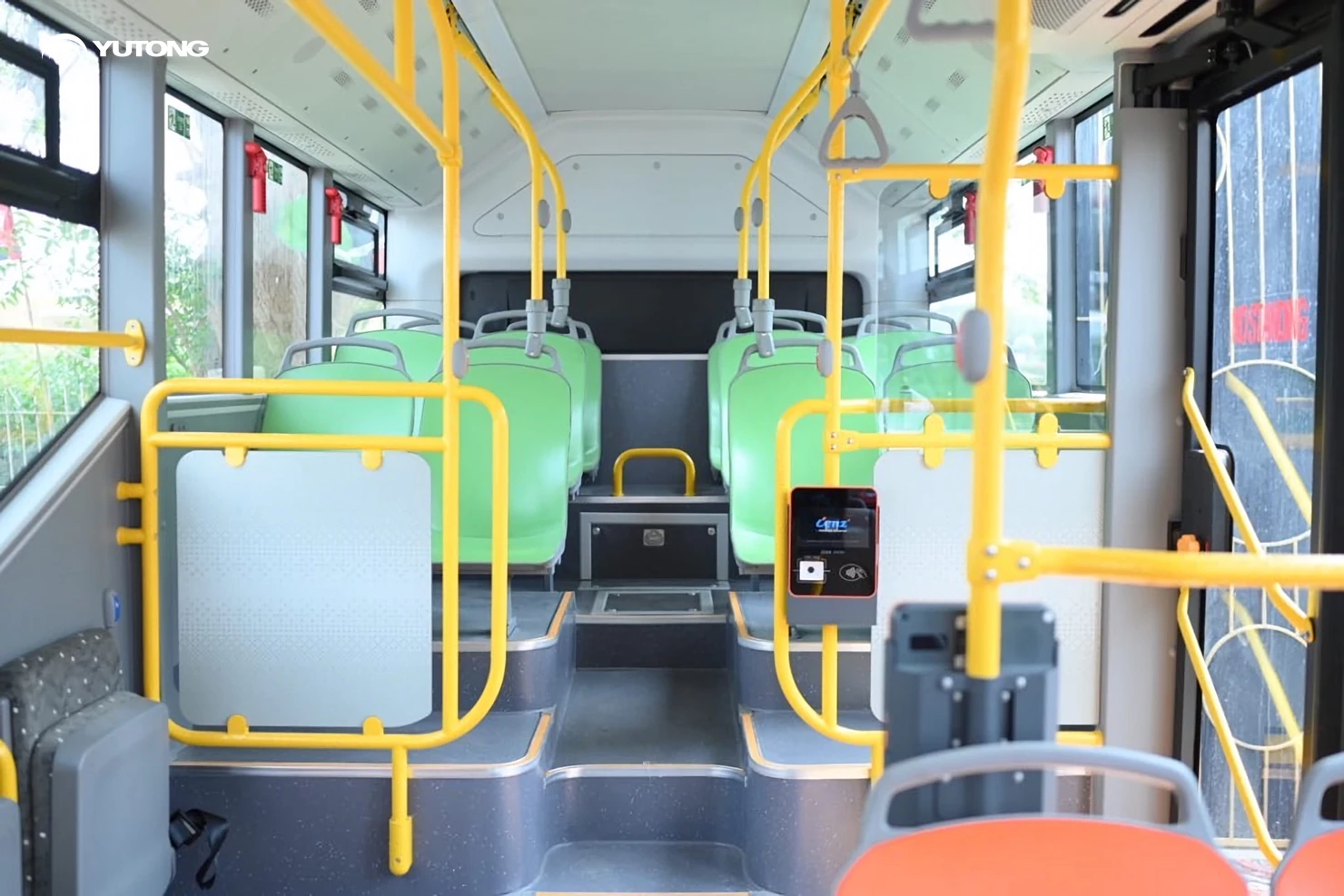 34 bus électriques à batterie E9 de Yutong mises en service sur la route de Karachi, stimulant la mobilité verte
