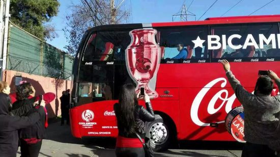L’équipe chilienne, vainqueur de la coupe d’Amérique, est transportée par les des autocars Yutong exportés au Chili