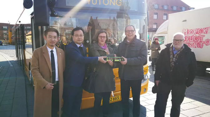 Yutong renforce la mobilité mondiale grâce à la qualité chinoise à l’occasion du 70e anniversaire des relations diplomatiques sino-russes Yutong renforce la mobilité mondiale grâce à la qualité chinoise à l’occasion du 70e anniversaire des relations diplomatiques sino-russes