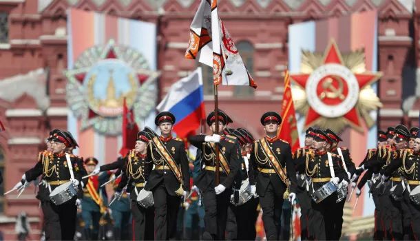 Le 74ème anniversaire de la parade de la victoire de la Grande Guerre patriotique russe! Près de 200 bus Yutong à service complet. Le 74ème anniversaire de la parade de la victoire de la Grande Guerre patriotique russe! Près de 200 bus Yutong à service complet.