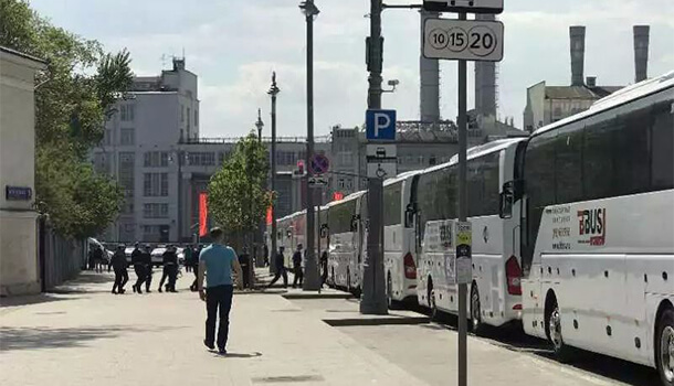 Le 74ème anniversaire de la parade de la victoire de la Grande Guerre patriotique russe! Près de 200 bus Yutong à service complet. Le 74ème anniversaire de la parade de la victoire de la Grande Guerre patriotique russe! Près de 200 bus Yutong à service complet.