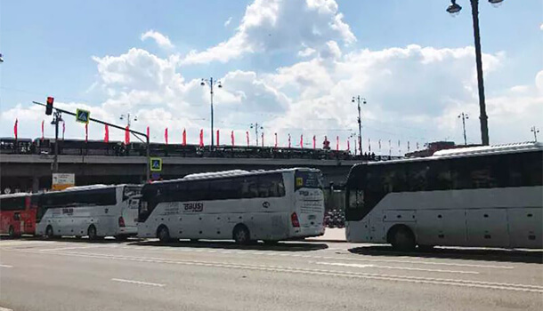 Le 74ème anniversaire de la parade de la victoire de la Grande Guerre patriotique russe! Près de 200 bus Yutong à service complet. Le 74ème anniversaire de la parade de la victoire de la Grande Guerre patriotique russe! Près de 200 bus Yutong à service complet.