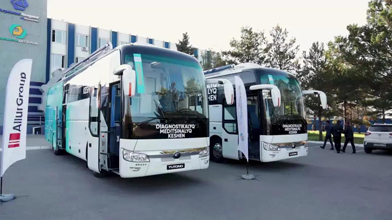 La plus grande livraison mondiale! 100 véhicules dexamen physique Yutong arrivent au Kazakhstan pour lutter contre le COVID-19