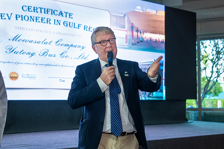 Certification globale du pionnier vert Yutong a reçu un prix spécial de Busworld
